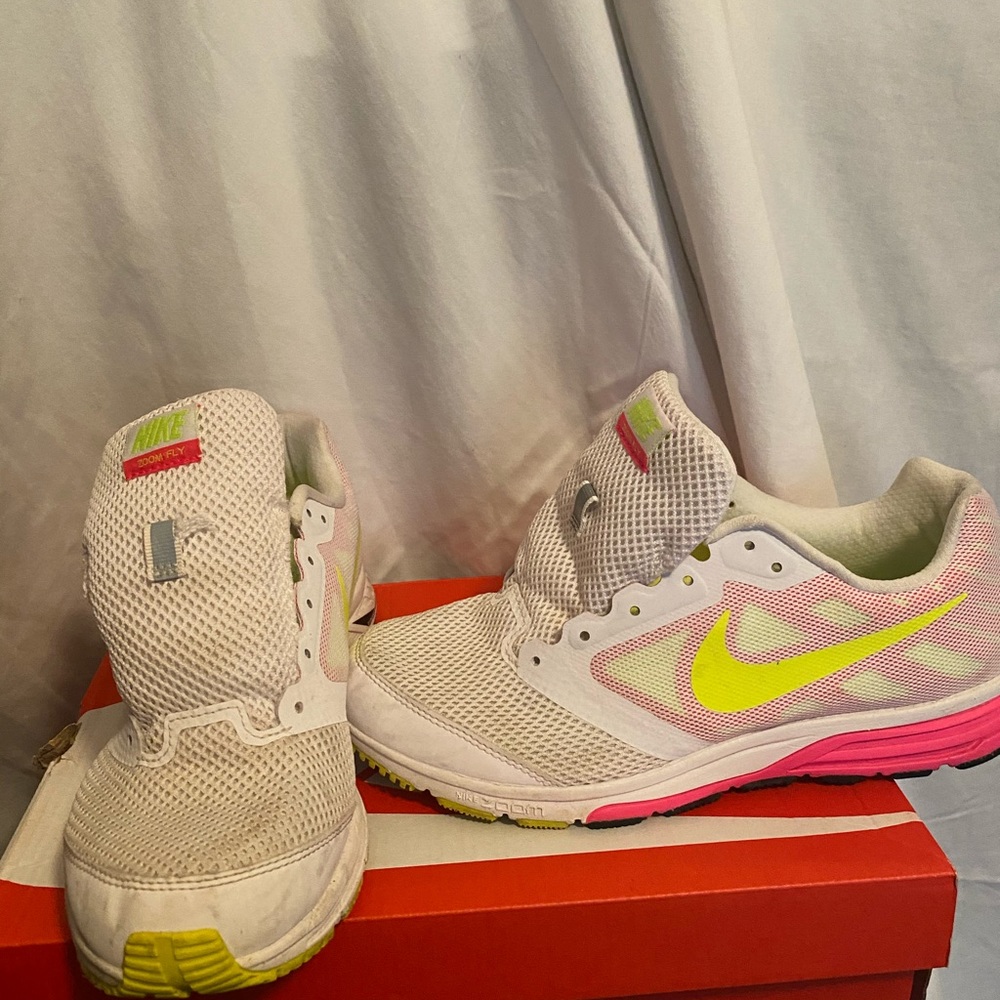 Nike - Picture 2 of 2